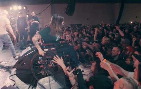  Zeald's Tokyo Concert Chaos: Unexpected Stage Dive Turns into Viral Frenzy!